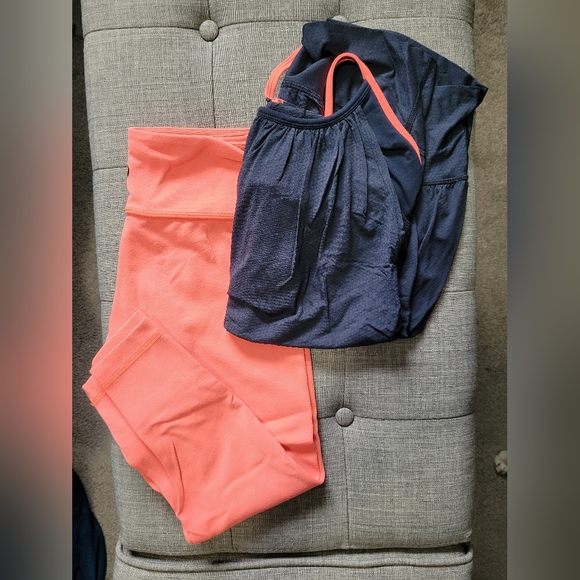 Lululemon reversible crop Sz 6 - Picture 5 of 5